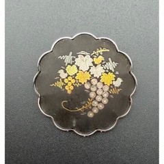 Amita Damascene Brooch 1.5in Black Gold Silver Grapes Scalloped Japan Vintage