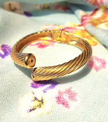 90s Joan Rivers Classic Interchangeable Cap Gold Tone TwistedRope Clamp Bracelet