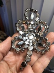 23. Vtg Silver tone Mix material White, AB, Blue Rhinestone Prong Set 5 Pins