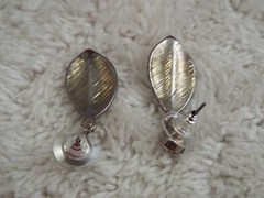 Rhinestone Silvertone Leaf Pierced Earrings (C13)