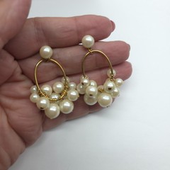 Off White Faux Pearl Beaded Gold Tone Metal Oval Hoop Pierced Earrings Vintage