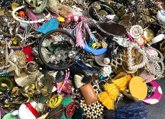 15.8 Pounds Pierced Vintage To Fashion Mixed Metals Earrings Jewelry Lot #69