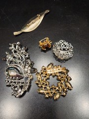 Vuntage To Now Goldtone Leaf Rhinestone Flower Floral Bouquet Brooch Lot 293-162