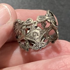 vintage ring size 7 adjusts scroll work burgundy stone