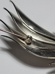 Vintage Silvertone Leaves Foliage Flame 3D Brooch Mid Century Fashion Jewelry
