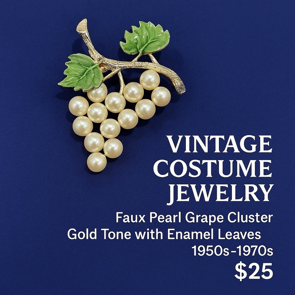 Vintage Costume Brooch – Faux Pearl Grape 🍇– Gold Tone with 🍃– 1950s-1970s