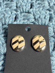 Vintage Oval Stud Earrings Goldtone Cream Enamel 7/8 inch