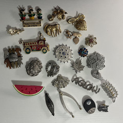 Vintage Large 20+ Brooch Collection | Mix Lot Rhinestones Gold Silver Tone