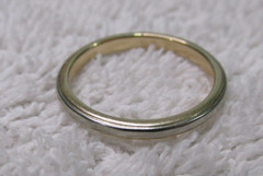 14K YELLOW WHITE GOLD RING BAND GOLD 2.09 GRAMS-size 5.25