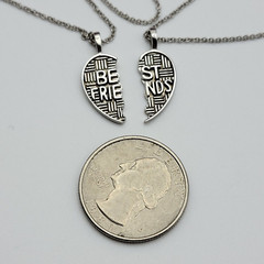 Vintage BEST FRIENDS Heart Pedant Necklace Set 18 Inch Sillver-Tone Spring Ring