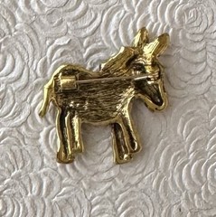 Donkey vintage style brooch gold tone metal