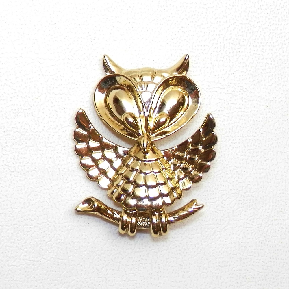 AJC Vintage MCM Mid Century Owl Brooch Gold Tone Wings Out Big Eyes Signed