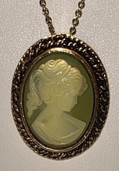 Vintage PERI Signed Cameo Brooch Pendant Necklace Green Resin Gold Tone 60s MCM