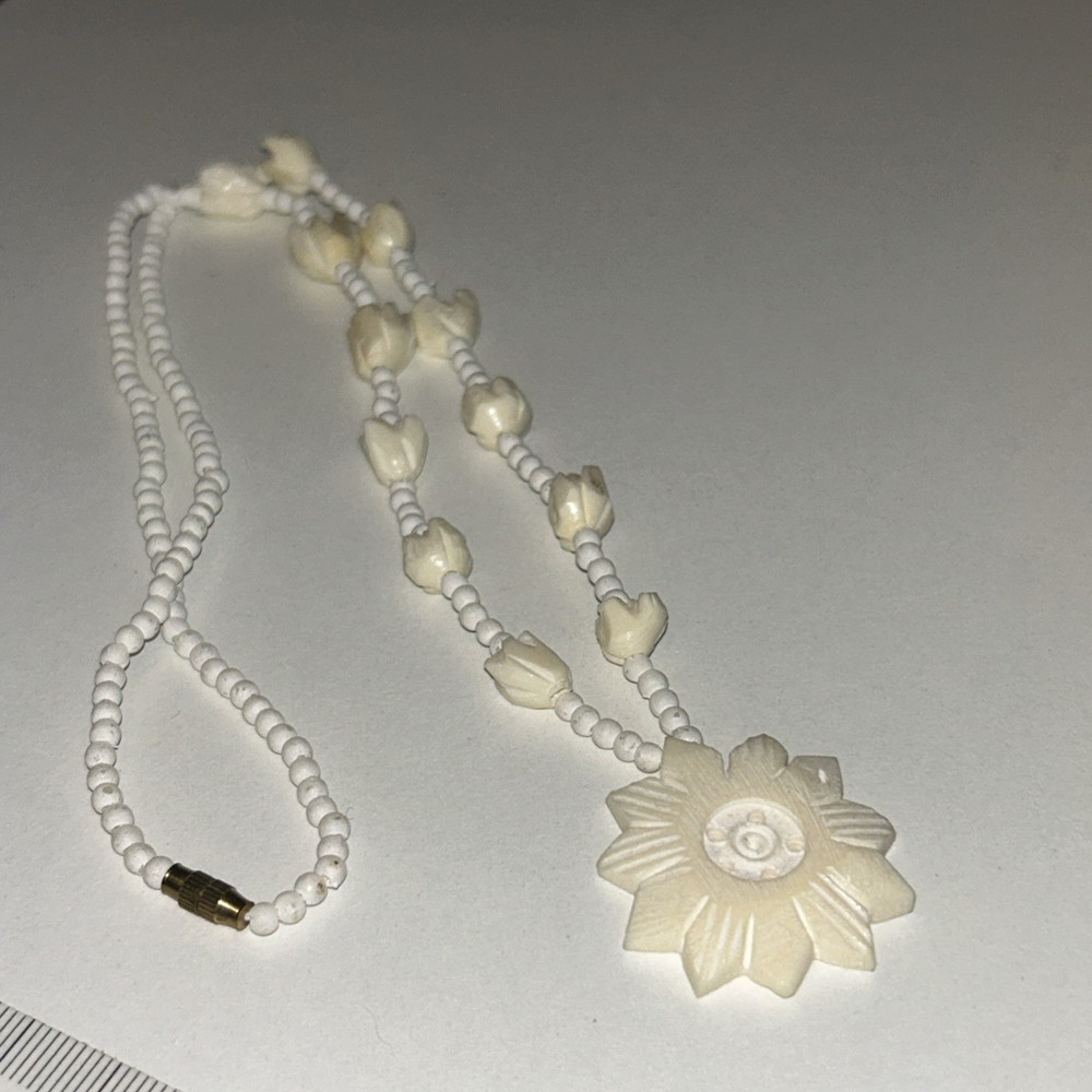 Cute Carved Cream 12 In Necklace