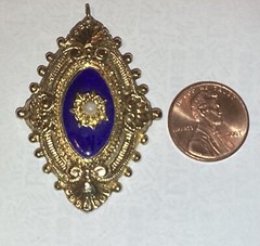 VICTORIAN STYLE GOLDEN METAL WITH BLUE STONE FAUX PEARL PENDANT Free Shipping