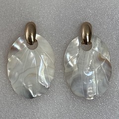 VTG Mother Of Pearl Carved Petal White Tan Omega Stud Dangle Earrings NEW