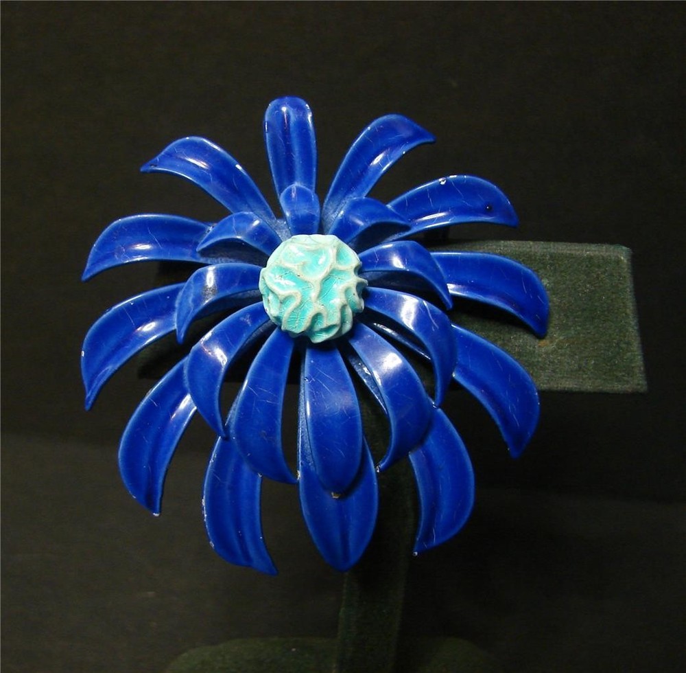 Vintage Shades of Blue Enamel Metal Daisy Flower Pin Brooch