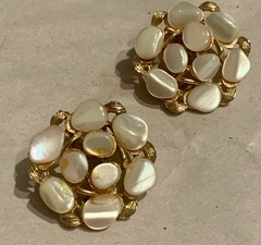 Unique 1960s Vintage Capri Resort Wear Set – Bracelet / Earrings