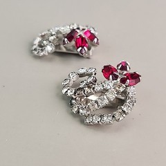 Vintage Hattie Carnegie Rhinestone Clip On Earrings Red Silver Tone Swirl 1 1/8″