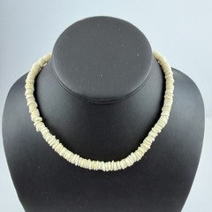 Vintage Hawaiian Puka Shell Bead Necklace 70’s Barrel Clasp 15.5 In