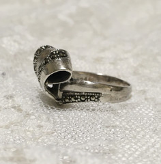 Vintage Sterling Silver Ring Womens Sz 8.25 Ribbon Bow design Marcasite Accents