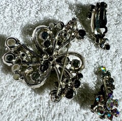 Vintage Juliana D&E Smoky Gray Aurora Borealis Rhinestone Brooch Earrings Set