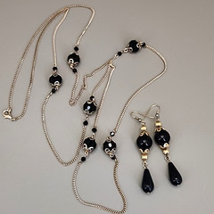 Necklace Pierced Earrings Lot of 2 Black Glass Acrylic Station Gold Tone 48″