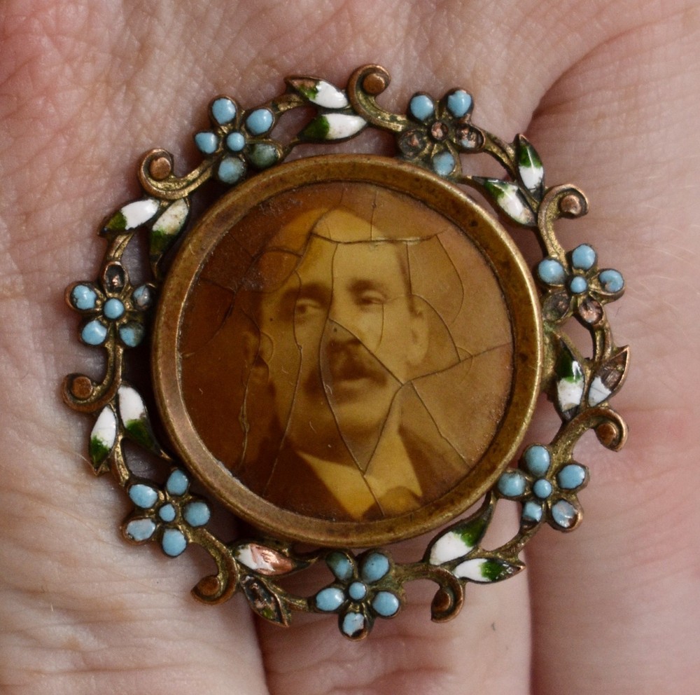 Antique c. 1900 Victorian Man Photo Portrait Ring Enamel & Gold Filled sz. 8.5