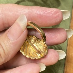 Vintage Ocean Sea Shell Gold tone Hinged Scarf Clip 🐚