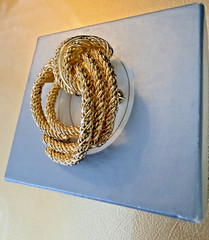 Christian Dior Classic Gold Tone Twisted Knotted Rope Round Brooch Pin, 1 1/2″