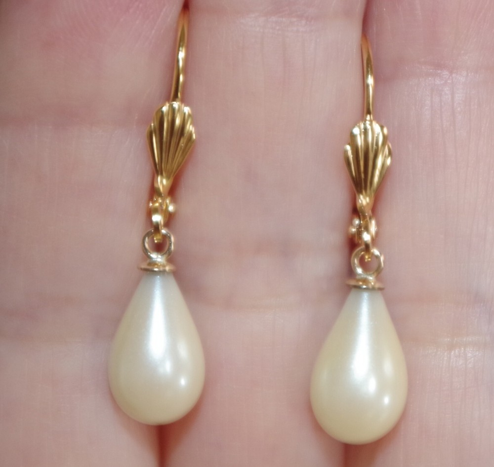 Vintage 14K GF 30mm Golden Tear drop Majorca Pearl Lever back Earrings