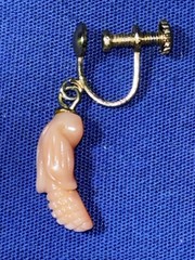 Vintage Angel Skin Coral Figural Corn Screw Back Earrings 2.67 grams 1 1/8” Long