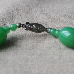 Vintage Green Glass Oval Bead Necklace 44cm 17.3 in Faux Jade Stone Jewelry