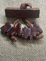Vintage 1940s Carved Wood Dangling Scottie Dogs Brooch – Leather Cord Pin