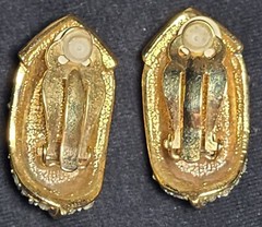 VINTAGE STUNNING GOLD TONE CLEAR CRYSTAL AND GLASS CLIP ON EARRINGS