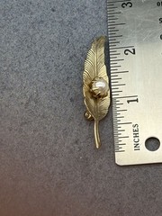 Leaf Feather Brooch 2.25 In Shell Pearl Accent Gold Elegant Vintage Retro Glam