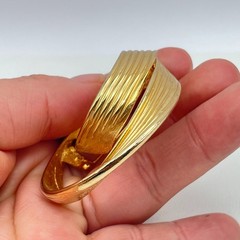 Vintage Gold-Tone Metal Engraved Hammered Abstract Swirling Double-Ring Brooch