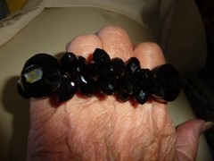 NICOLE UN SIGNED BLACK CRYSTAL BEADS W RHINESTONE CLASP 7 “L BRACELET #23/5A