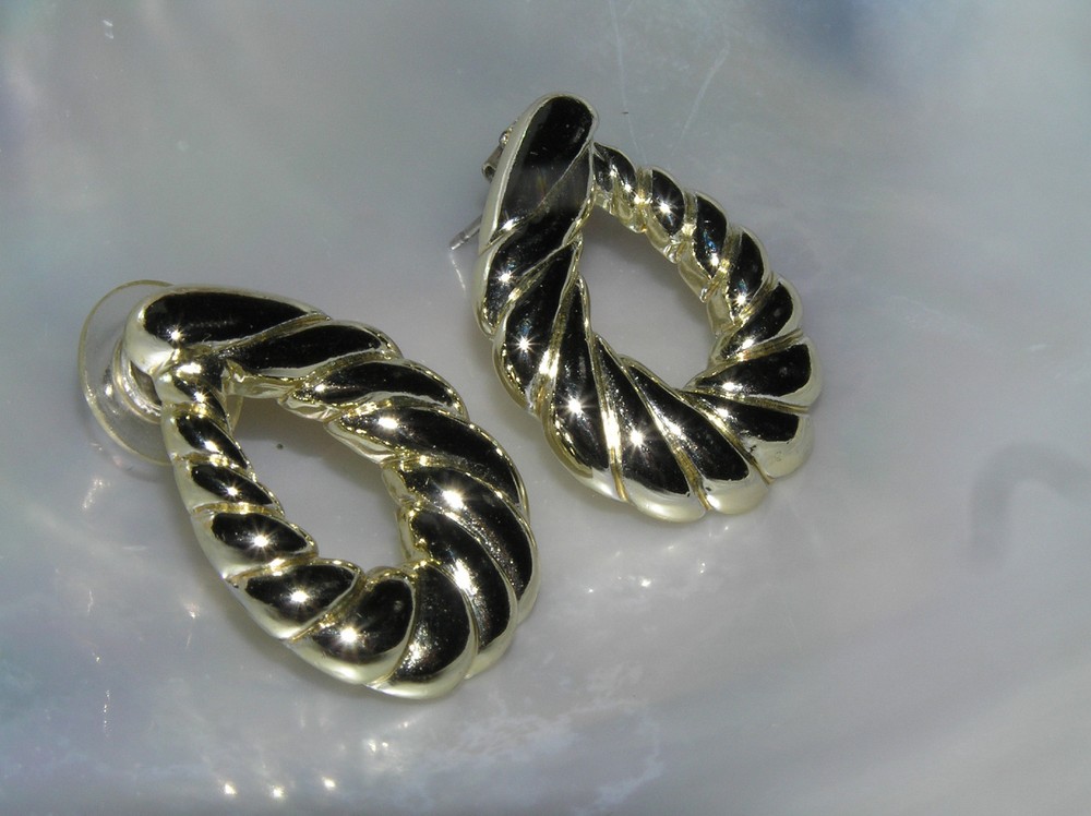 Estate Ridged Lt GT or SIlvertone Twist Teardrop Post Earrings for Pierced Ears