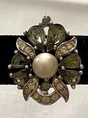 Vtg CROWN TRIFARI Silver-Tone Smoky Gray & Clear Rhinestone Faux Pearl Earrings