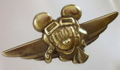 2008 Mickey Mouse Walt Disney Aviator Wings Pilot Badge Bronze Trading Pin