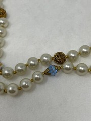 VINTAGE FAUX PEARL & GOLDTONE METAL FILIGREE ROUND BEADS 2 STRANDS NECKLACE