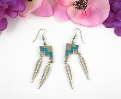 TURQUOISE CHIP Dangling FEATHER EARRINGS Vintage Pierced SW 92 Silvertone 3″