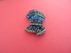 vintage signed HOLLYCRAFT 1955 BLUE RHINESTONE BOW BROOCH PIN baguettes