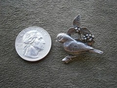 Birds & Blooms Bird on Branch & Berries 2002 Vintage Pewter Pin Brooch 6.1g