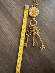 Vintage Joan Rivers GoldTone Etruscan 3 Skeleton Keys Charms Pendant Necklace