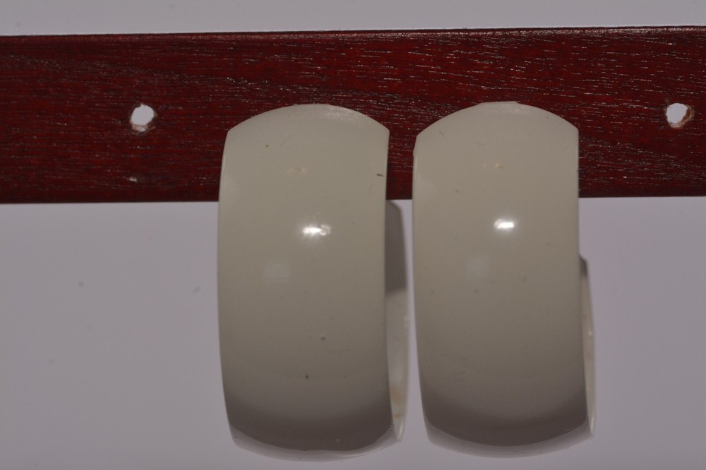 White 1″ x .5″ Hoop Earrings. (#78)
