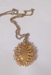 Vintage Gold Tone Ornate Necklace With Faux Jade Chips Center