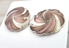 Vintage Sea Gems Textured Mauve & Bronze Enamel Silver Tone Swirl Earrings 1.25″