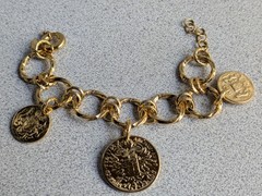 VNTG BELLEZZA TEXTURED CIRCLE ROLO LINK FAUX COIN BRACELET LOBSTER CLASP~8.5 IN.